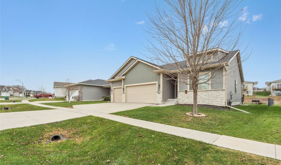 1324 Tuscany Dr SE, Altoona, IA 50009 - 3 Beds, 2 Bath