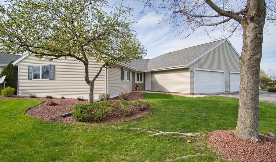 622 Meadowbrook Ct 622, Marshall, WI 53559 - 2 Beds, 2 Bath
