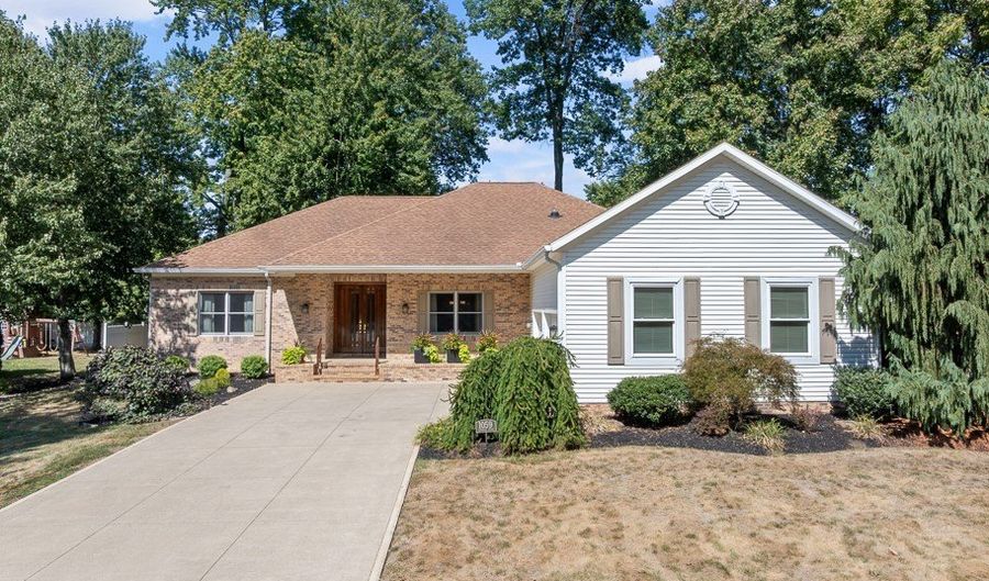 1059 Oakwood Dr, Alliance, OH 44601 - 3 Beds, 2 Bath