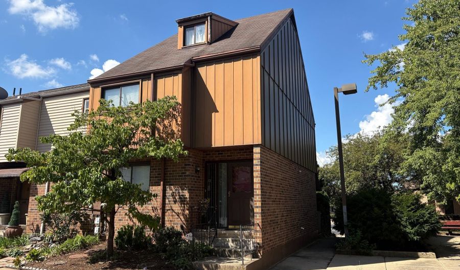 430 BINGAMAN Ct, Reading, PA 19602 - 3 Beds, 2 Bath