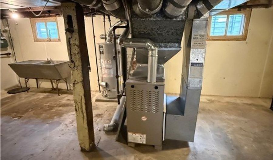 438 Black St, Akron, OH 44306 - 3 Beds, 1 Bath