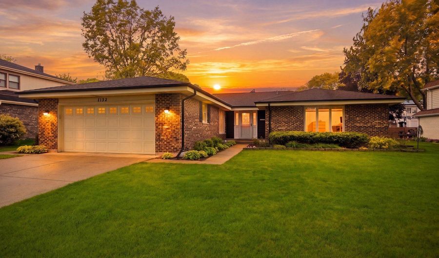 1132 S Fernandez Ave, Arlington Heights, IL 60005 - 3 Beds, 3 Bath