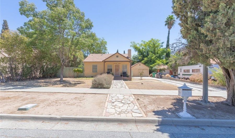 958 N 1st St, Banning, CA 92220 - 2 Beds, 1 Bath
