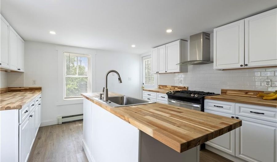 14 W Natick Rd, Warwick, RI 02886 - 4 Beds, 3 Bath