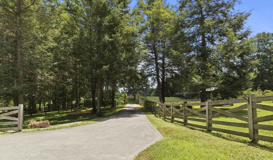 99 Reservoir Rd, Norris, TN 37828 - 3 Beds, 2 Bath
