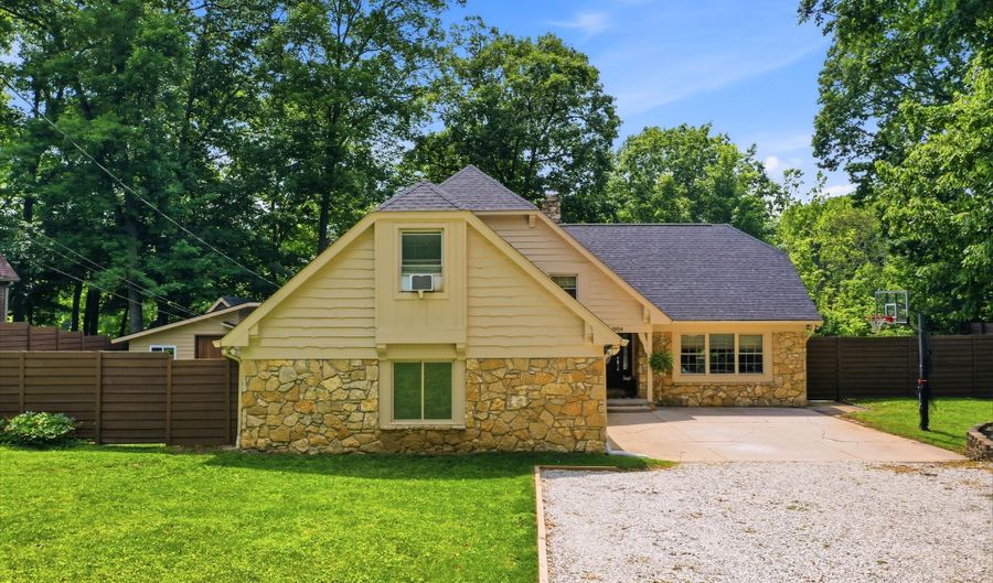 1954 Lakeview Dr, Avon, IN 46123 - 3 Beds, 3 Bath