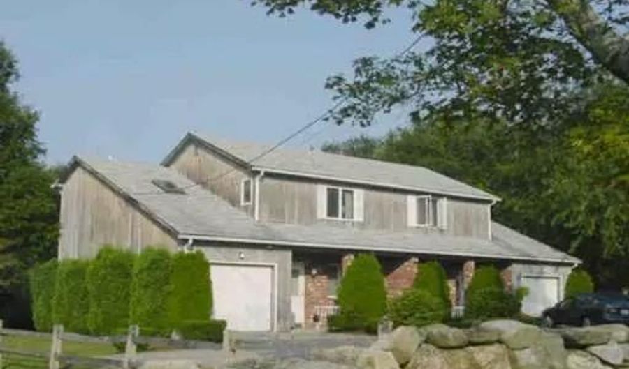 754 Boston Neck Road Rd, Narragansett, RI 02882 - 2 Beds, 2 Bath