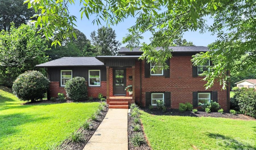 3617 Woodleaf Rd, Charlotte, NC 28205 - 4 Beds, 3 Bath