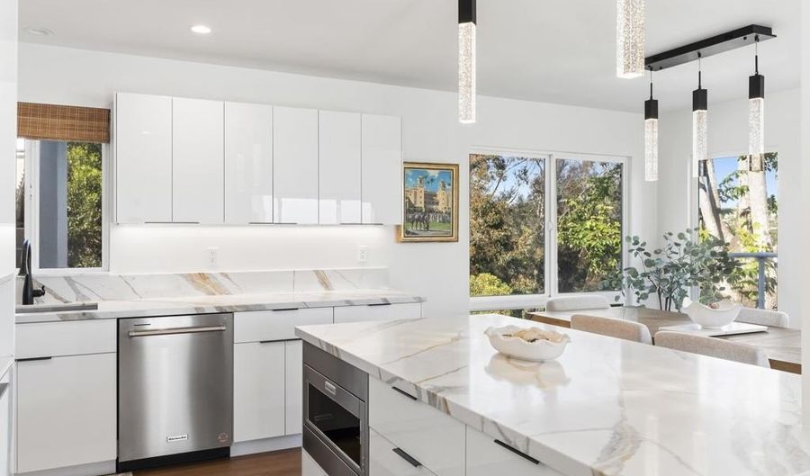 371 Longden Ln, Solana Beach, CA 92075 - 2 Beds, 3 Bath
