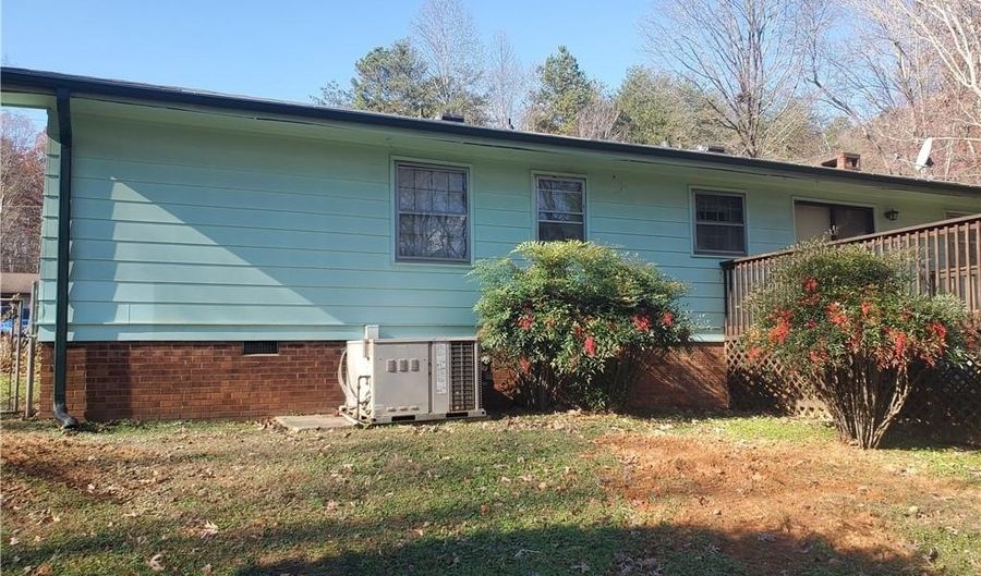 1252 Harvest Cir, Asheboro, NC 27203 - 3 Beds, 2 Bath