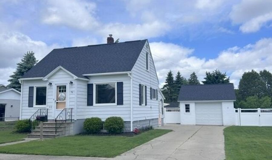 213 E Wisner St, Alpena, MI 49707 - 3 Beds, 1 Bath