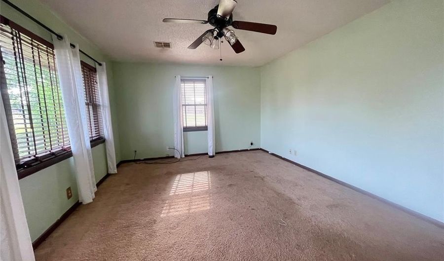 1216 C St, Arapaho, OK 73620 - 2 Beds, 1 Bath