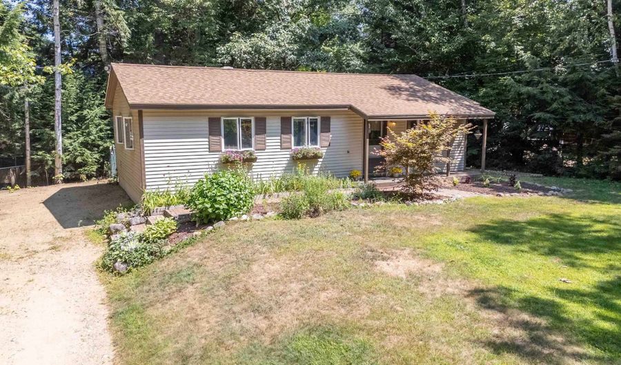 54 New London Dr, Barnstead, NH 03225 - 3 Beds, 2 Bath