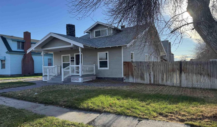 405 8th Ave N, Buhl, ID 83316 - 5 Beds, 2 Bath