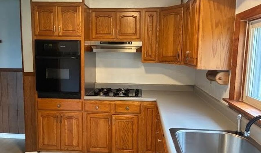 215 N 10th Ave, Altoona, PA 16601 - 3 Beds, 2 Bath