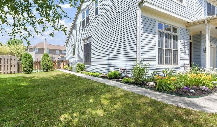 2320 Barrett Dr, Algonquin, IL 60102 - 4 Beds, 4 Bath