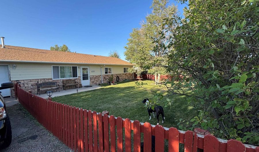 1106 ASHFORD Dr, Cheyenne, WY 82007 - 4 Beds, 2 Bath