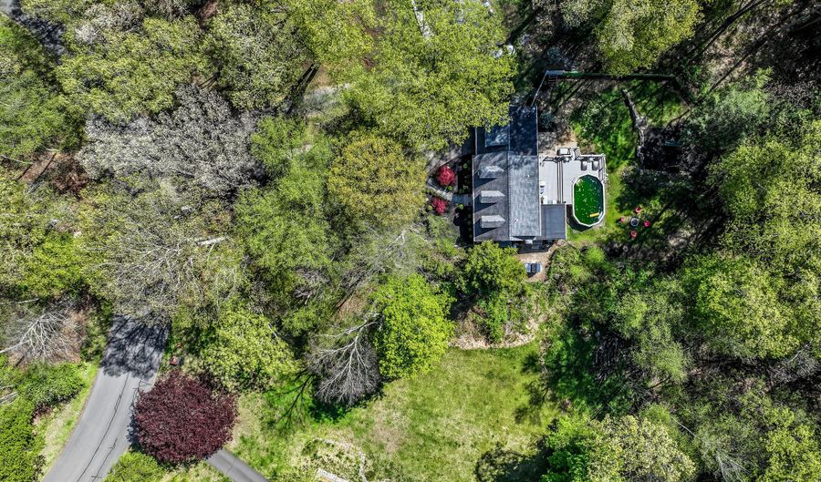 20 Puritan Valley Rd, Brookfield, CT 06804 - 4 Beds, 3 Bath
