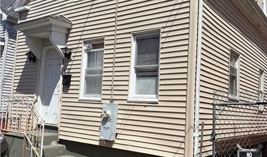 104 Miner St, Providence, RI 02905 - 2 Beds, 2 Bath