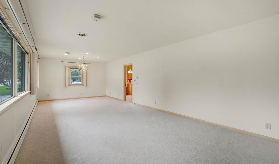 607 Parriott St, Aplington, IA 50604 - 2 Beds, 3 Bath