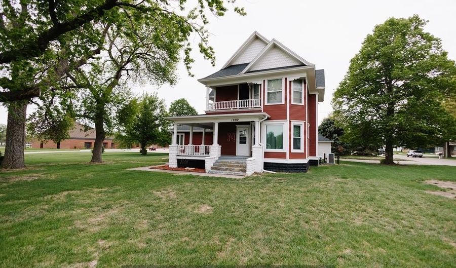 1002 A St, Aurora, NE 68818 - 4 Beds, 2 Bath