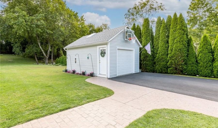 76 W Allenton Rd, North Kingstown, RI 02852 - 4 Beds, 4 Bath