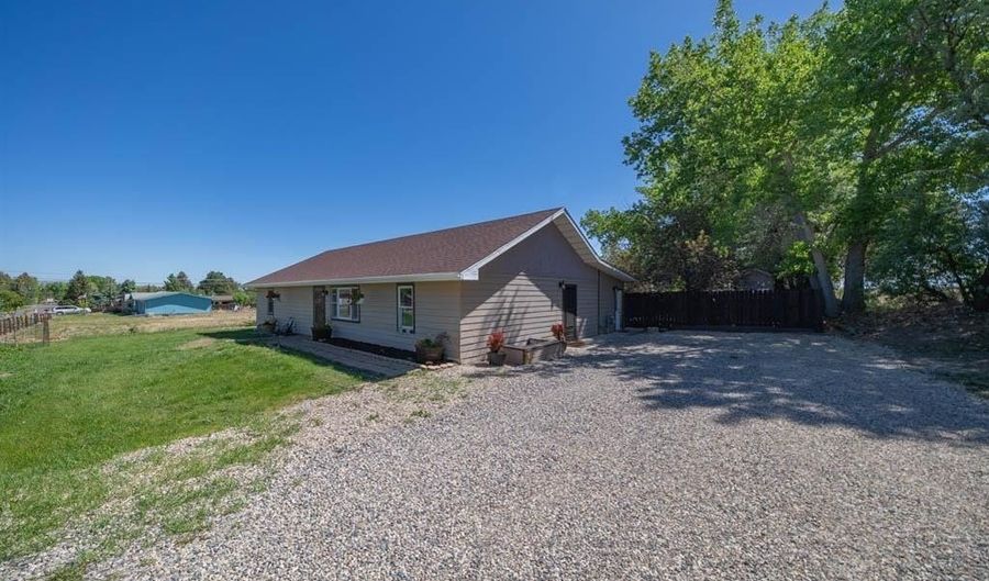 2132 26th St, Cody, WY 82414 - 4 Beds, 2 Bath