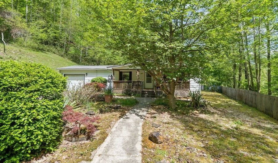 1545 Coco Rd, Elkview, WV 25071 - 2 Beds, 2 Bath