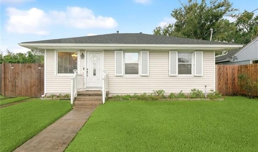 7215 CLAIBORNE Ct, Arabi, LA 70032 - 2 Beds, 2 Bath