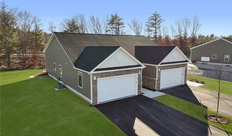 44 Overlook Ln, Glocester, RI 02814 - 2 Beds, 2 Bath
