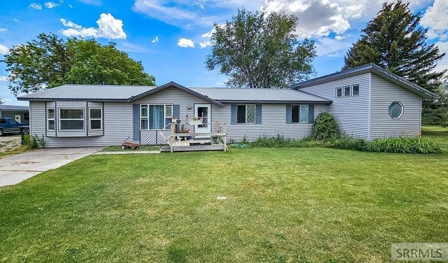 2977 Interstate Ave, Arco, ID 83213 - 3 Beds, 2 Bath