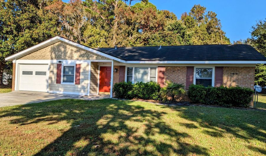 611 Broad River Dr, Beaufort, SC 29906 - 4 Beds, 2 Bath