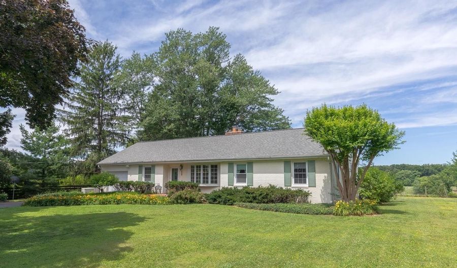 22520 PEACH TREE Rd, Boyds, MD 20841 - 3 Beds, 2 Bath