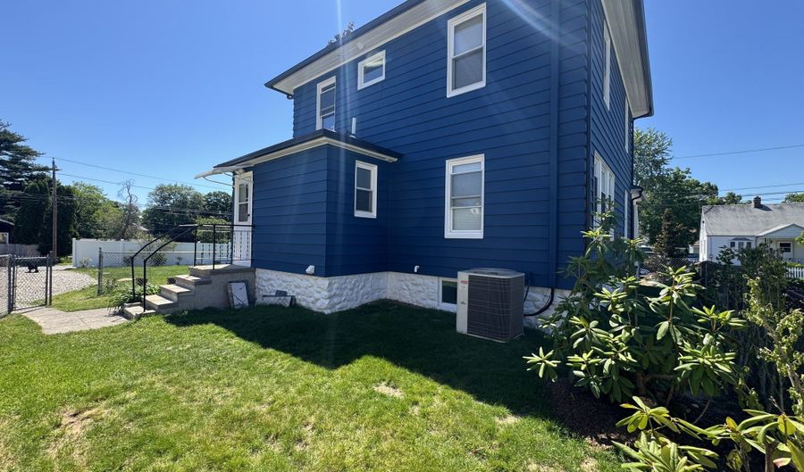 66 Dodd Ave #2, Bridgeport, CT 06606 - 2 Beds, 1 Bath