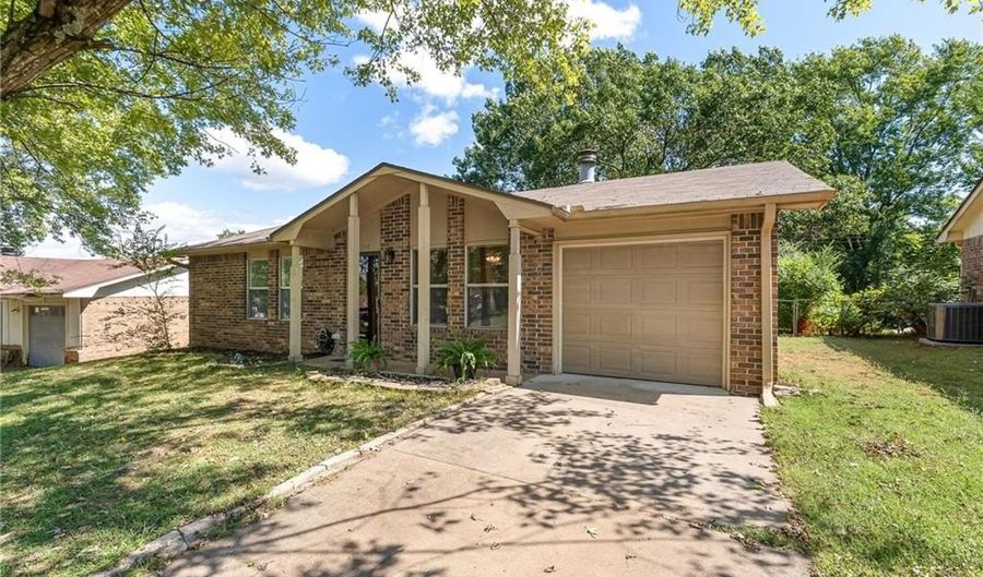 1510 14th Cir, Barling, AR 72923 - 2 Beds, 2 Bath