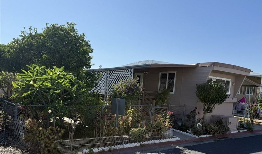 4616 N River Rd 78, Oceanside, CA 92057 - 2 Beds, 1 Bath