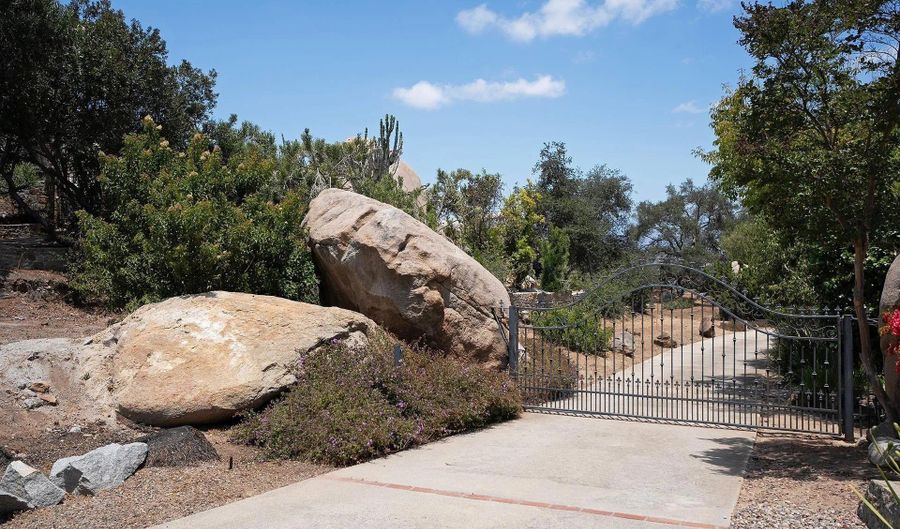 9522 Sage Hill Way, Escondido, CA 92026 - 3 Beds, 3 Bath