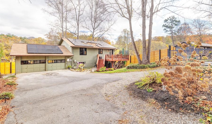 1 Parkway Loop Rd, Asheville, NC 28803 - 3 Beds, 2 Bath