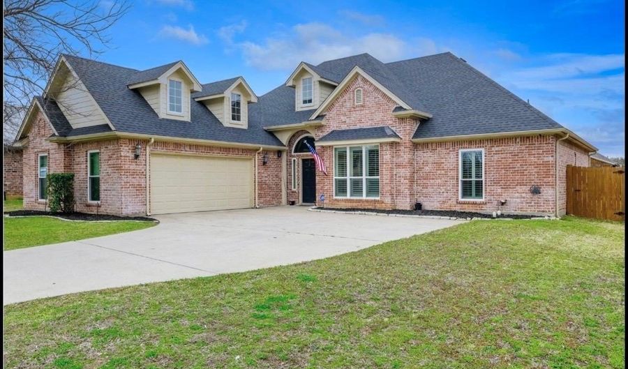 205 Wayne Dr, Aledo, TX 76008 - 3 Beds, 2 Bath