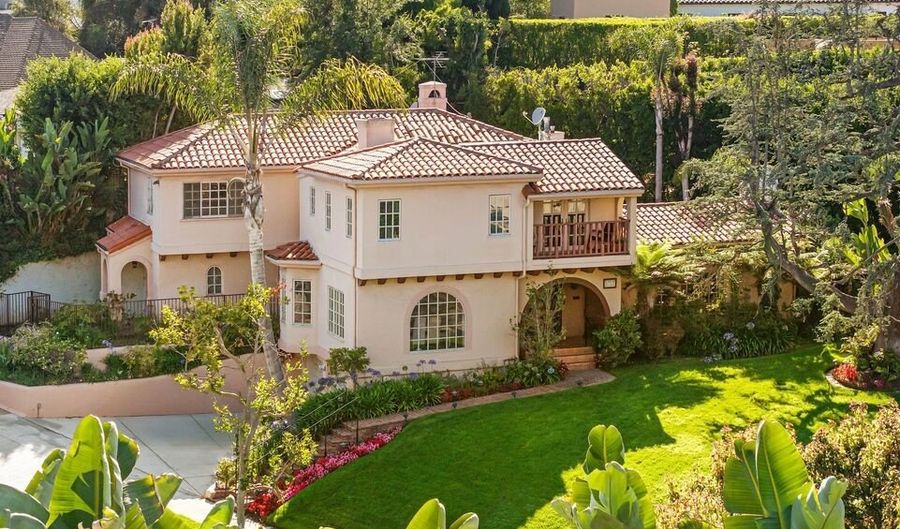 1717 Comstock Ave, Los Angeles, CA 90024 - 4 Beds, 5 Bath