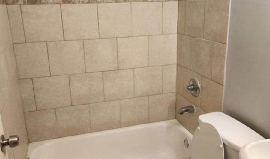 18 S Whitney St, Hartford, CT 06106 - 3 Beds, 1 Bath