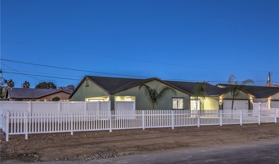 4724 Patterson Ave, Las Vegas, NV 89104 - 4 Beds, 2 Bath