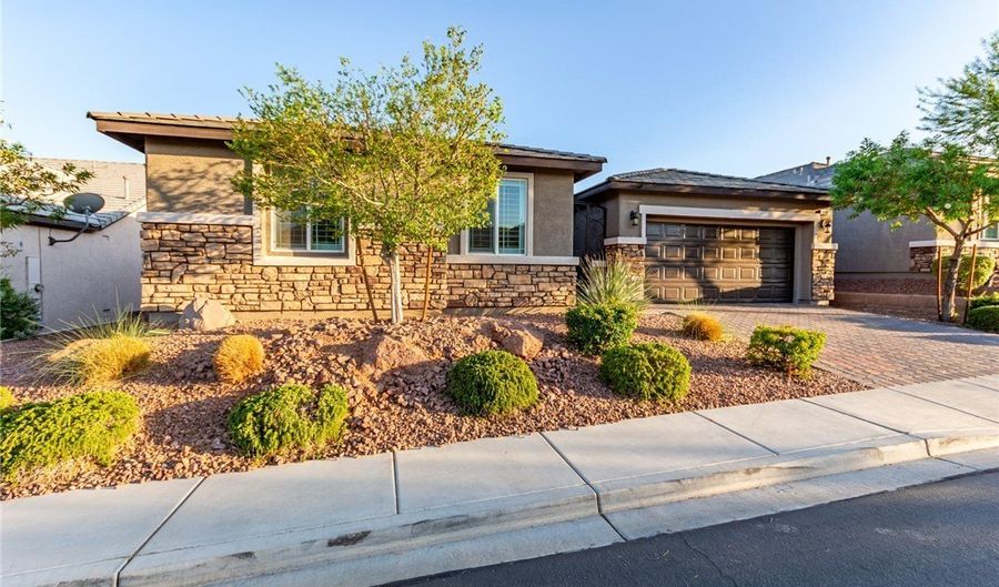 10407 Hemingway Ct, Las Vegas, NV 89149 - 4 Beds, 3 Bath