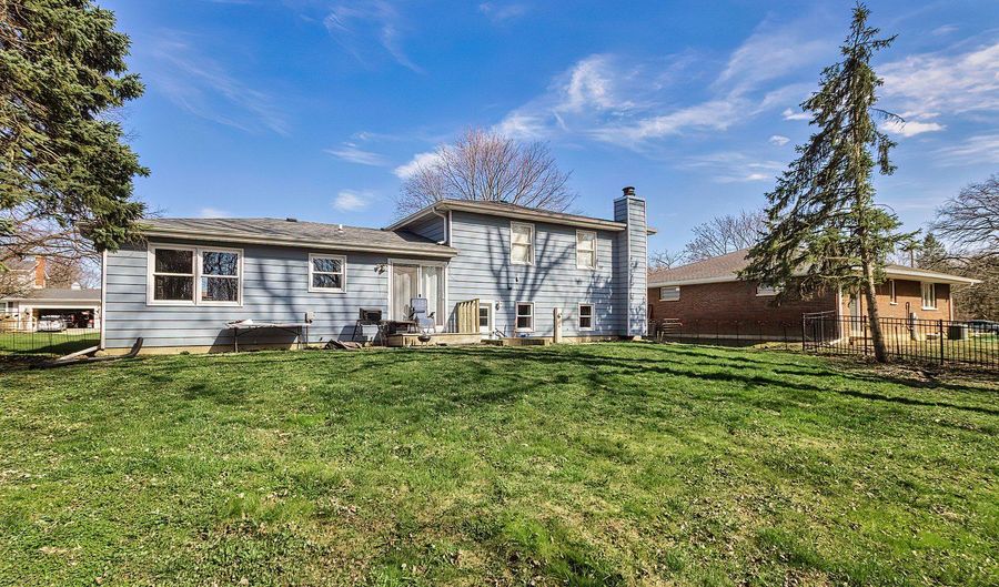 672 Garys Dr, Antioch, IL 60002 - 3 Beds, 2 Bath