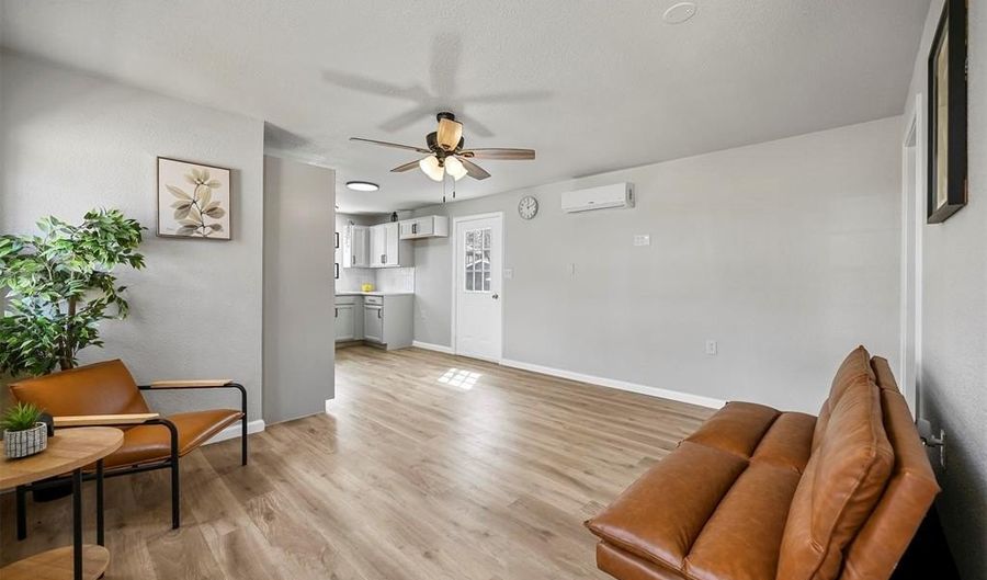 88 Live Oak St, Alvarado, TX 76009 - 1 Beds, 2 Bath