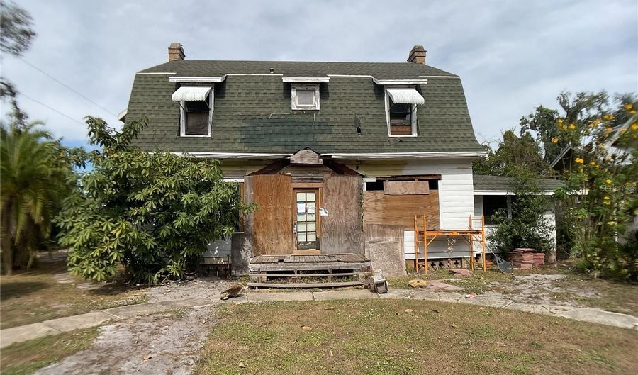 505 E OAK St, Arcadia, FL 34266 - 3 Beds, 2 Bath