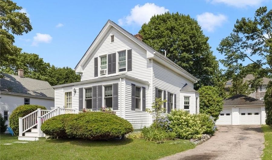 7 Pleasant Vw, Jamestown, RI 02835 - 3 Beds, 2 Bath
