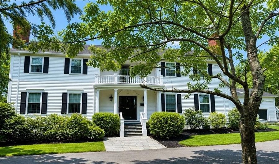 571 Bellevue Ave 2, Newport, RI 02840 - 2 Beds, 2 Bath