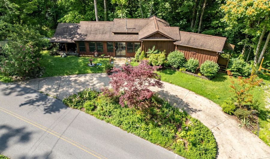 275 W Pines Rd, Afton, TN 37616 - 2 Beds, 2 Bath