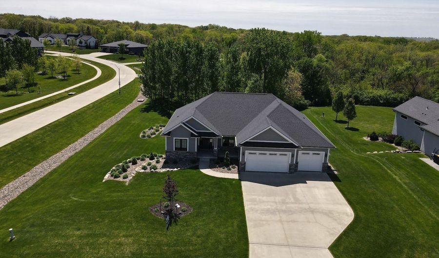 25018 Eagle Vista Dr, Adel, IA 50003 - 5 Beds, 3 Bath
